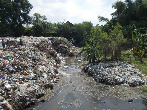 MASALAH SAMPAH SOLO : Hujan Turun, TPS di Jebres Tebar Bau Busuk