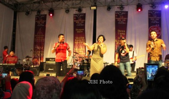 FOTO KONSER MUSIK : Kahitna dan Project Pop Kolaborasi