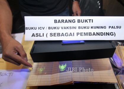 FOTO BUKU VAKSIN UMROH PALSU : Menunjukan Perbedaan ICV