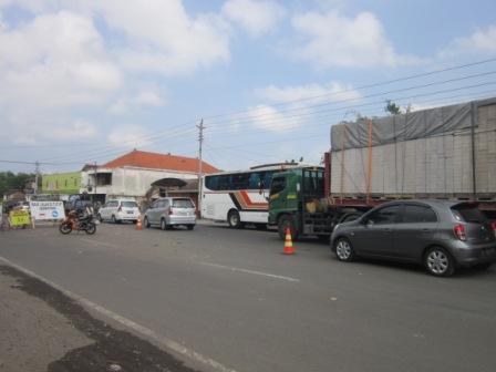 JALAN RAYA : Banyuwangi Perbaiki Jalan Raya Sepanjang Ratusan Kilometer