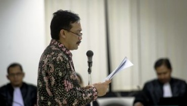 Terdakwa dugaan korupsi proyek Hambalang Andi Alfian Mallarangeng membacakan surat pembelaan saat menjalani persidangan lanjutan di Pengadilan Tindak Pidana Korupsi (Tipikor) Jakarta, Kamis (10/7/204). Sidang secara khusus menjadwalkan pembacaan surat pembelaan terdakwa atau pembelaan dari terdakwa. (JIBI / Solopos / Antara / Wahyu Putro A.)