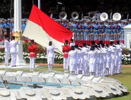 Tim Melati Paskibraka 2014 bertugas mengibarkan bendera Merah-Putih pada Upacara Peringatan Detik-Detik Proklamasi Kemerdekaan Indonesia ke-69 Tahun 2014 di Istana Merdeka, Jakarta, Minggu (17/8/2014). (Yayus Yuswoprihanto/JIBI/JIBI)