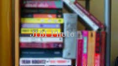 BUKU KONTROVERSIAL : Toge, Penulis “Saatnya Aku Belajar Pacaran”