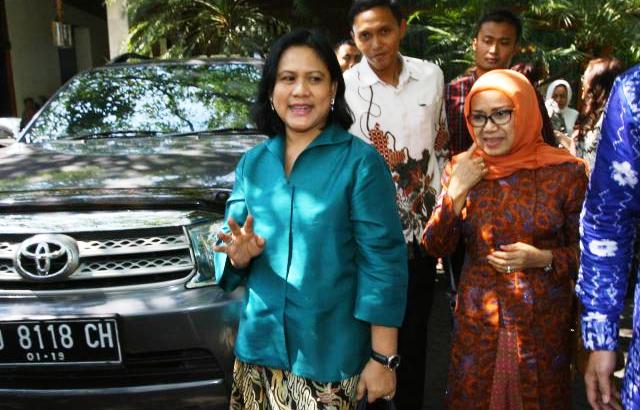 Istri Jokowi, Iriana, dan istri Jusuf Kalla, Mufida, di Solo beberapa waktu lalu. (Dok/JIBI/Solopos)