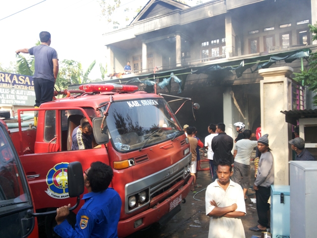 KEBAKARAN SRAGEN : Toko Elektronik Kobong, 2 Korban Terkilir saat Menyelamatkan Diri