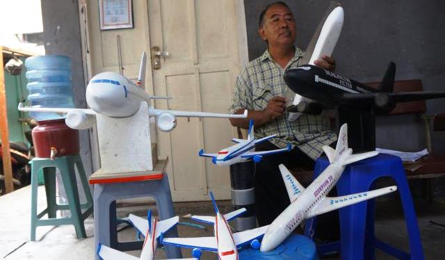 FOTO INFO BELANJA : Miniatur Pesawat Styrofoam Mulai Rp300.000