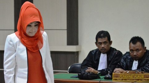 VONIS RINA IRIANI : Jika Tak Ganti Kerugian, Hukuman Penjara Rina Ditambah 6 Bulan