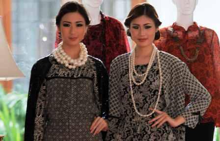 PERAGAAN BUSANA : Glamor dengan Batik di Akhir Tahun