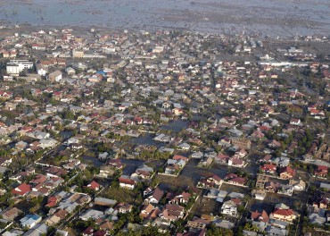 Kondisi pasca Tsunami Aceh 10 tahun lalu (Sumber: en.wikipedia.org)