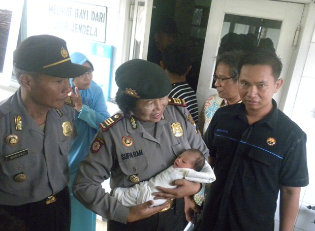 PENEMUAN BAYI KARANGANYAR : Polisi Buru Pelaku Pembuangan Bayi di Tasikmadu