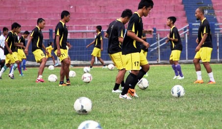 FOTO DIVISI UTAMA 2015 : Kota Kediri Patungan Biayai Persik Kediri