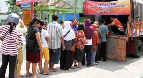 HARGA KEBUTUHAN POKOK : Wagub Gus Ipul Janjikan Subsidi Transportasi Jika OP Beras Tak Buahkan Hasil