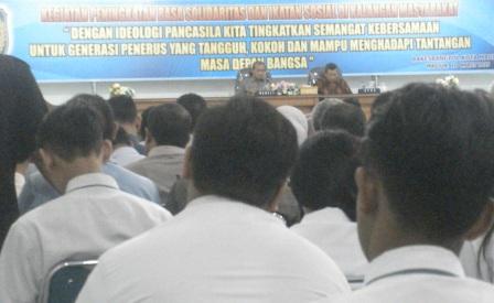 NASIONALISME : Pelajar Menyanyikan Indonesia Raya Cengegesan, Wakil Walikota Ini : Sakitnya Tuh Di Sini