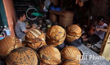 Blangkon di Kampung Blangkon Potrojayan kampung unik di solo (Surakarta.go.id)