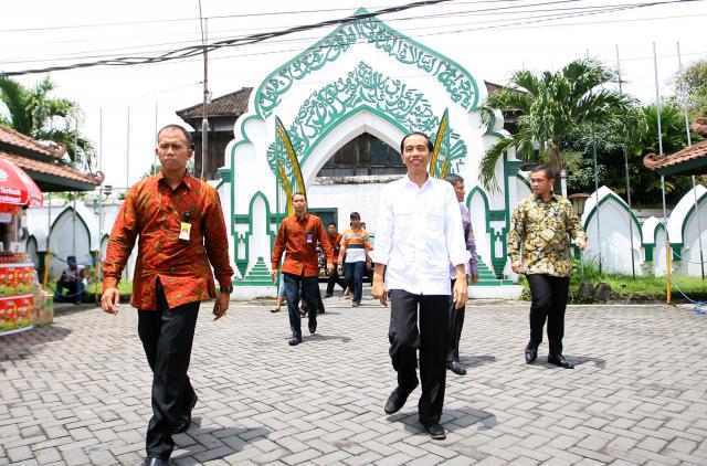 AGENDA PRESIDEN : Jokowi Jagong di Gedung PPRBM Colomadu