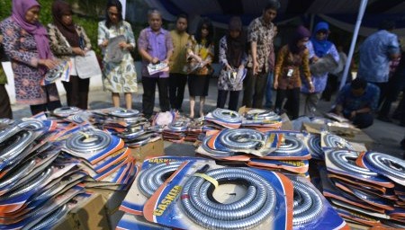 FOTO STANDAR NASIONAL INDONESIA : Selang Elpiji Ini Bahayakan Konsumen