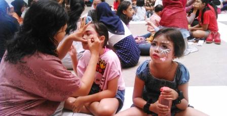 FOTO SOLO BATIK CARNIVAL 2015 : Begini Workshop Make Up SBC 2015