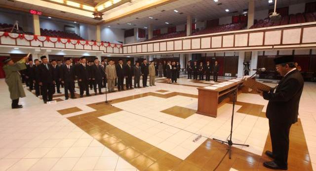 FOTO UNS SOLO Sumpah 41 Pejabat Teras