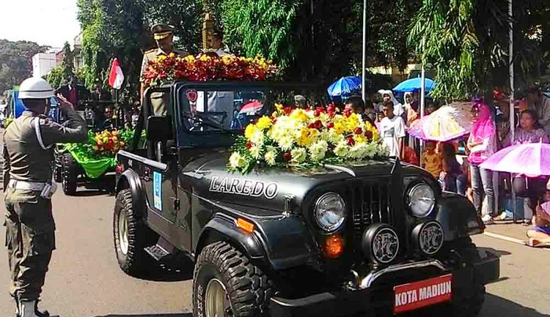 PRESTASI MADIUN : Parasamya Purnakarya Nugraha Dikirab, Warga Madiun Antusias Menyambut
