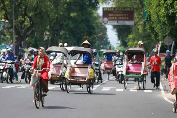 Pemkab Ponorogo Beri Hibah Rp388 Juta Kepada 388 Tukang Becak