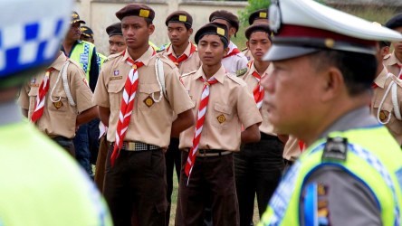 FOTO LEBARAN 2015 : Pramuka Semarang Dukung Ketupat Candi