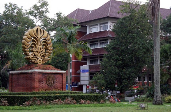 PERGURUAN TINGGI FAVORIT : UI Masuk 100 Kampus Terbaik di Asia