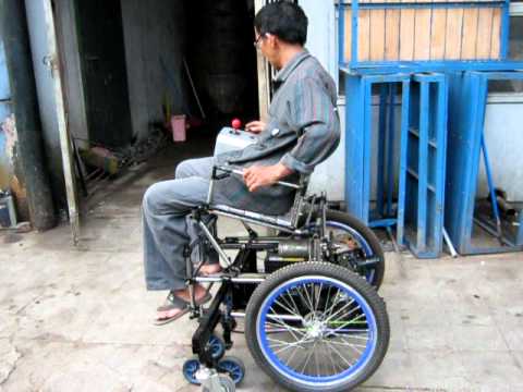 Teknologi Terbaru Lipi Hadirkan Kursi Roda Elektrik Khusus Penyandang Disabilitas<script async src=