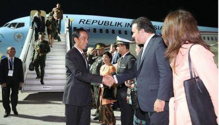 Presiden Jokowi dan Ibu Negara Iriana tiba di bandara Antalya, Turki, Minggu (15/11/2015) pagi WIB, guna menghadiri KTT G-20. (Setkab.go.id)