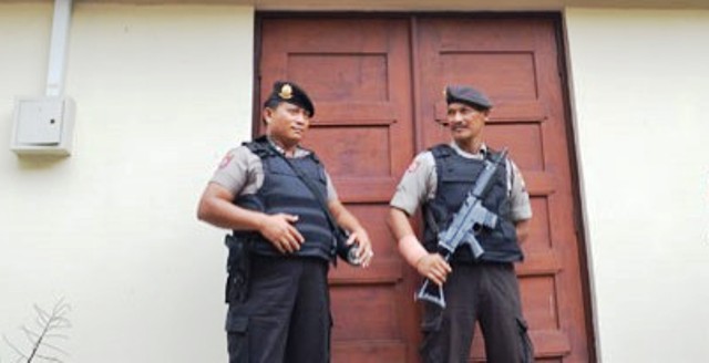 Gereja di Madiun Dijaga Ketat Pasca Bom Makassar