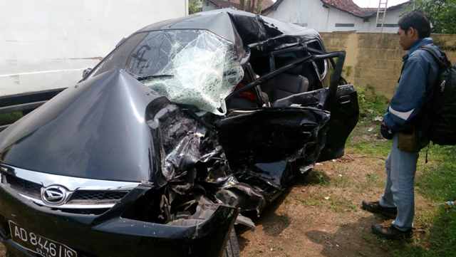 KECELAKAAN SRAGEN : Mobil Vs Truk, 1 Tewas