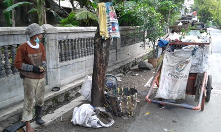 PENGELOLAAN SAMPAH SOLO : Ini Sebab Petugas Kadang Tak Angkut Sampah Warga