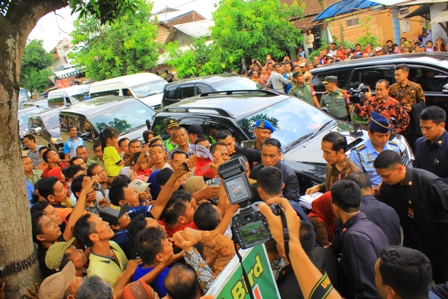 AGENDA PRESIDEN : Senangnya Warga Ponorogo Bisa Lihat Presiden Langsung