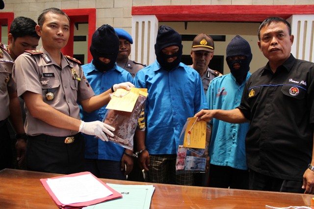 PENCABULAN KARANGANYAR : 3 Pria Setubuhi ABG Mojogedang di Vila Sekipan