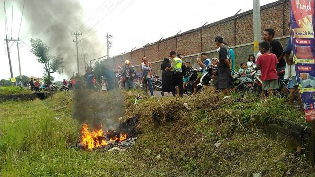 PENCURIAN SUKOHARJO : Dimassa di Manang, Sepeda Motor Pencuri Dibakar Warga