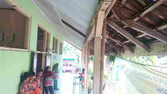 PENDIDIKAN SRAGEN : 3 Ruang Kelas SDN Dawung 4 Kritis