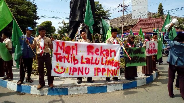 SUMPAH PEMUDA : IPNU dan IPPNU Ponorogo Ajak Pelajar Tertib Berlalu Lintas
