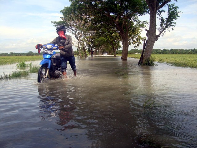 BANJIR SRAGEN : Hujan 10 Jam, Jalan Masaran-Plupuh Lumpuh