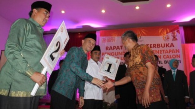 PILKADA 2017 : Nomor Urut Peserta Pilkada Jepara Diundi di Rumah Makan