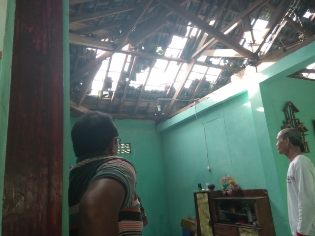 BENCANA BOYOLALI : Pohon Tumbang Timpa 3 Rumah dan Mobil