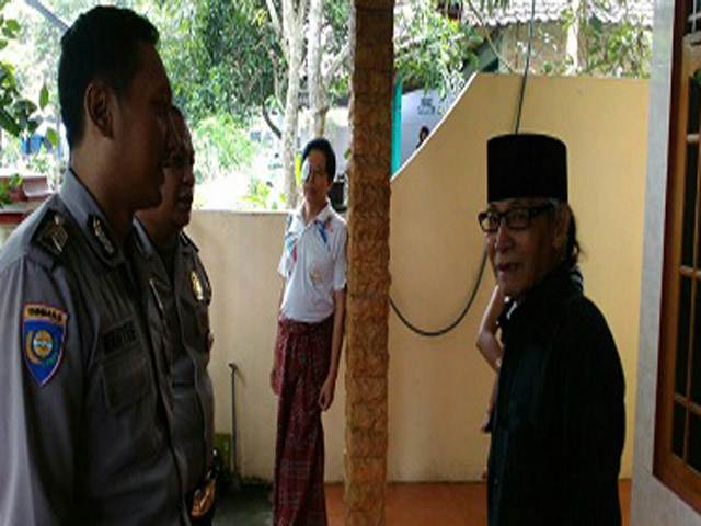 KISAH UNIK : Merasa Dikejar-Kejar Setan, Kakek-Kakek 80 Tahun Mengadu ke Polisi