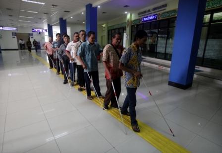 INFRASTRUKTUR SOLO : Ini Fasilitas Terbaru Terminal Tirtonadi yang Ramah Tunanetra