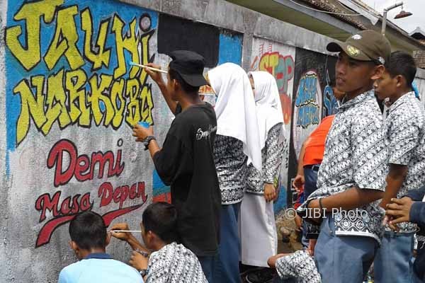 Sekolah Sediakan Tembok untuk Aksi Mural Siswa