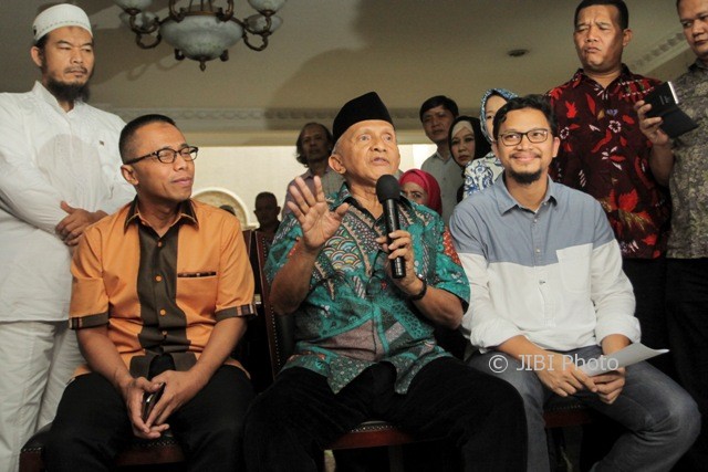 Amien Rais Sebut Pembela PKI & LGBT Keluar Sarang, Siapa?