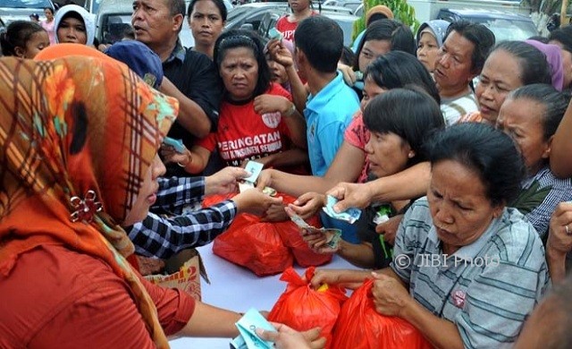 Pemkot Semarang Jual Paket Sembako di 16 Pasar Murah