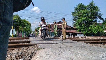 LEBARAN 2017: Tiap 8 Jam, 38 Kereta Api Lintasi Klaten