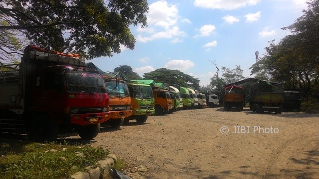 Truk terparkir di kawasan Perusahaan Pergudangan Kota (PPK) Pedaringan, Jebres, Solo, Kamis (22/6/2017) siang. (Irawan Sapto Adhi/JIBI/Solopos)