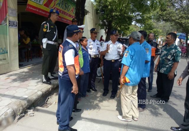 PERPARKIRAN SRAGEN : Langgar Ketentuan, 5 Jukir Jalan Raya Sukowati Kena Peringatan Keras