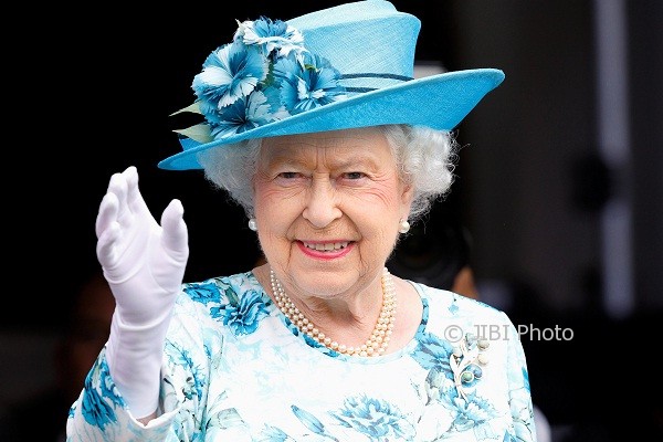 Ratu Elizabeth II (Zimbio.com)