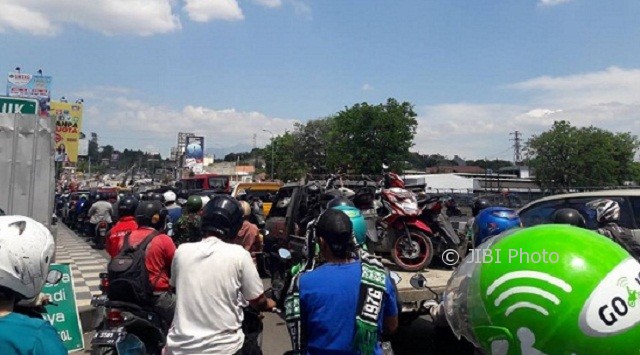 INFRASTRUKTUR SEMARANG : Proyek Fly Over Jatingaleh Dianggap Sudah Bahayakan Pengguna Jalan