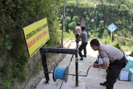 INFRASTRUKTUR KLATEN : Dapat Bantuan Presiden, Dukuh Terpencil Girpasang Dibuatkan Sling Melintasi Jurang